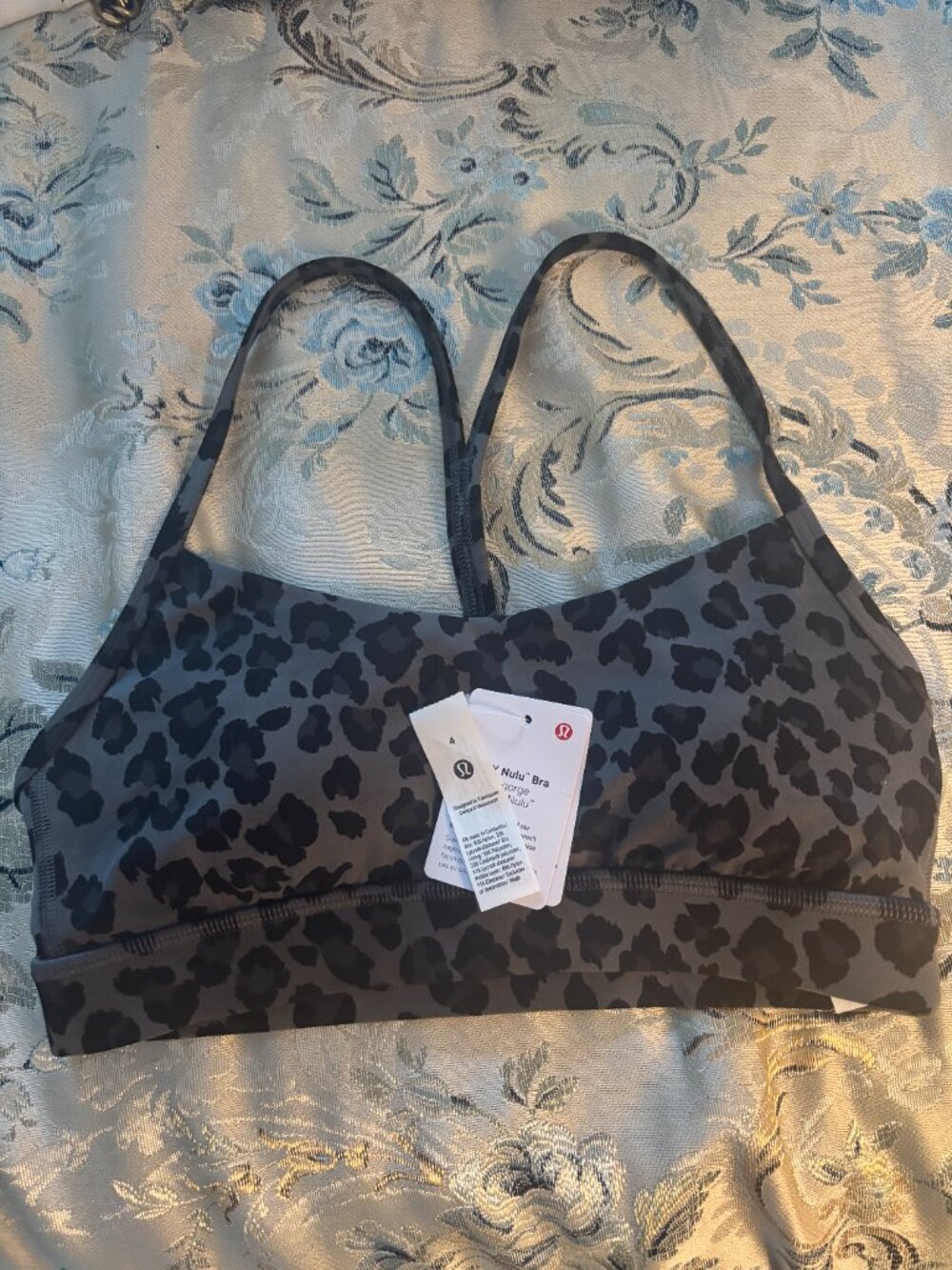 NWOT Lululemon Flow Y Nulu Light Support Bra Size 4 - Picture 3 of 4